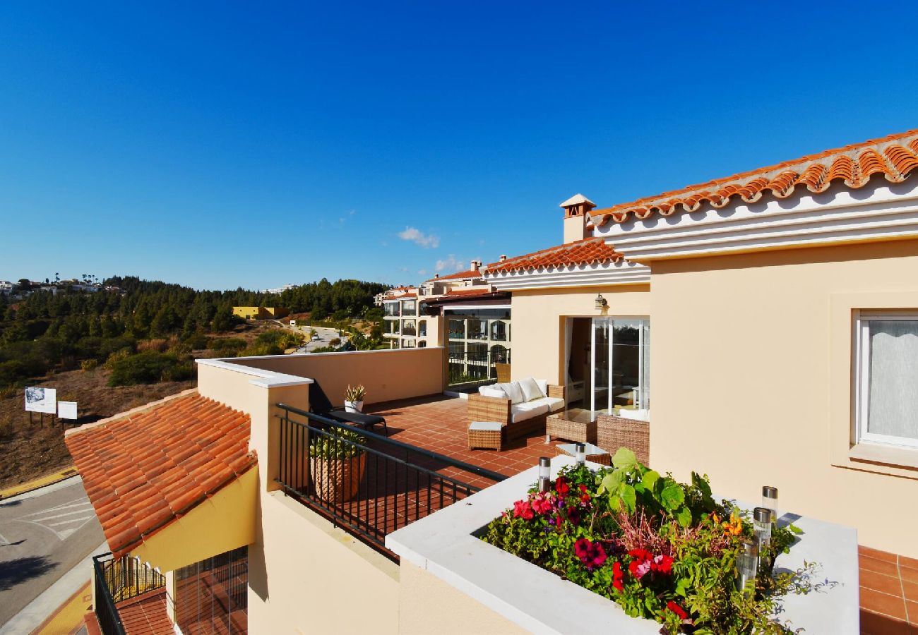 Apartamento en Mijas Costa - Atico con vistas preciosas del Mediterranean!