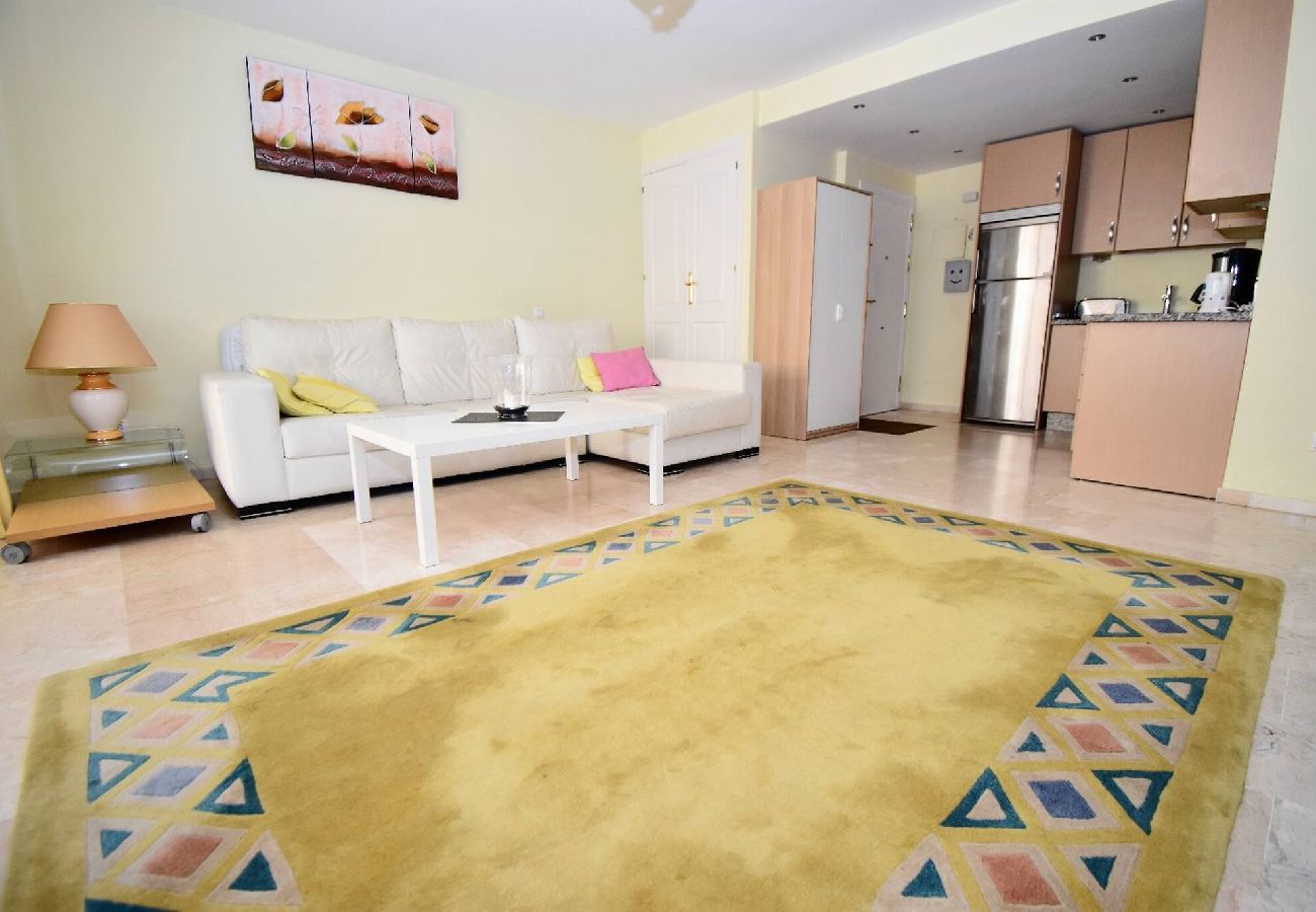 Apartamento en Fuengirola - Primera linea de Playa con parking privado!