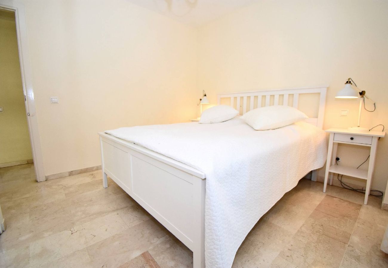 Apartamento en Fuengirola - Primera linea de Playa con parking privado!