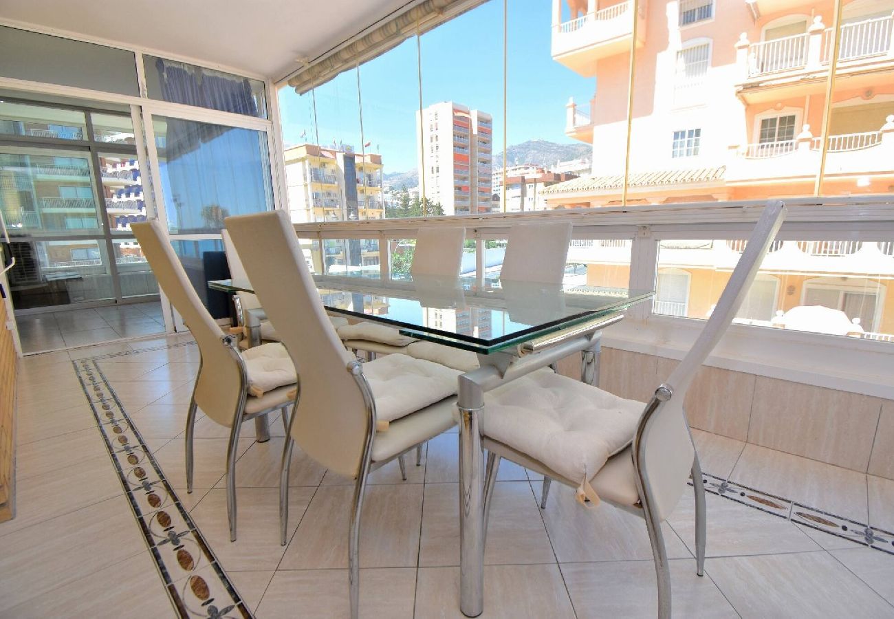 Apartamento en Fuengirola - Primera linea de Playa con parking privado!