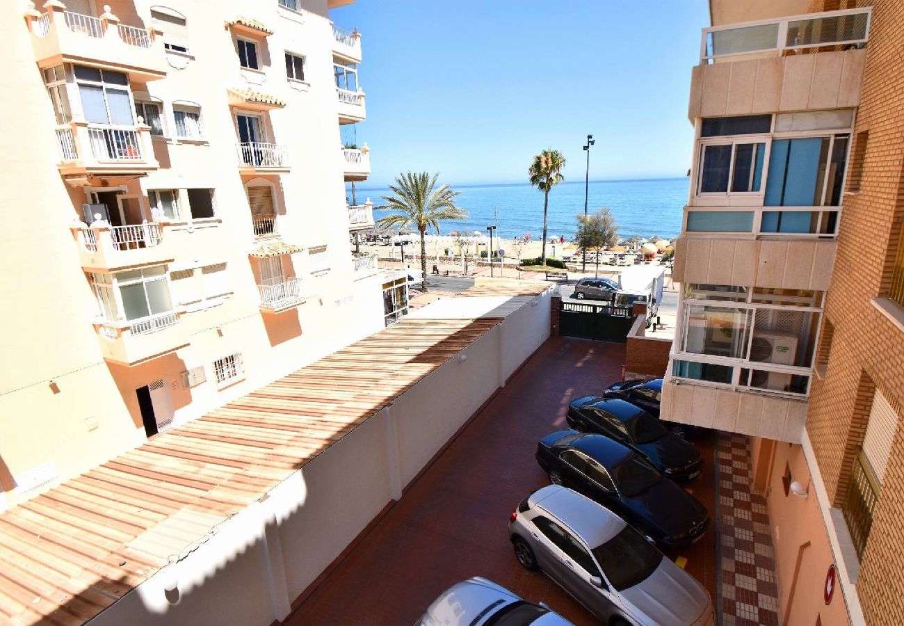 Apartamento en Fuengirola - Primera linea de Playa con parking privado!