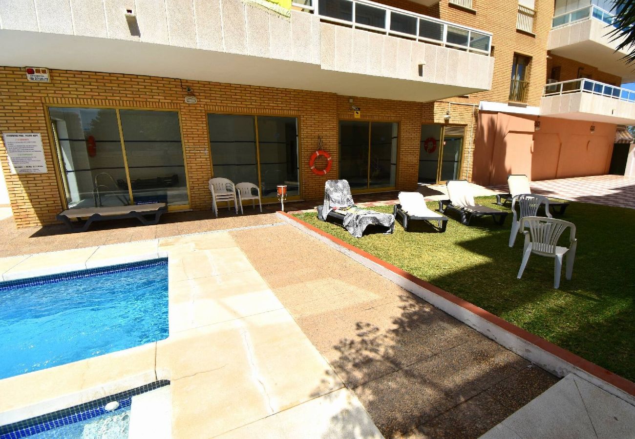 Apartamento en Fuengirola - Primera linea de Playa con parking privado!