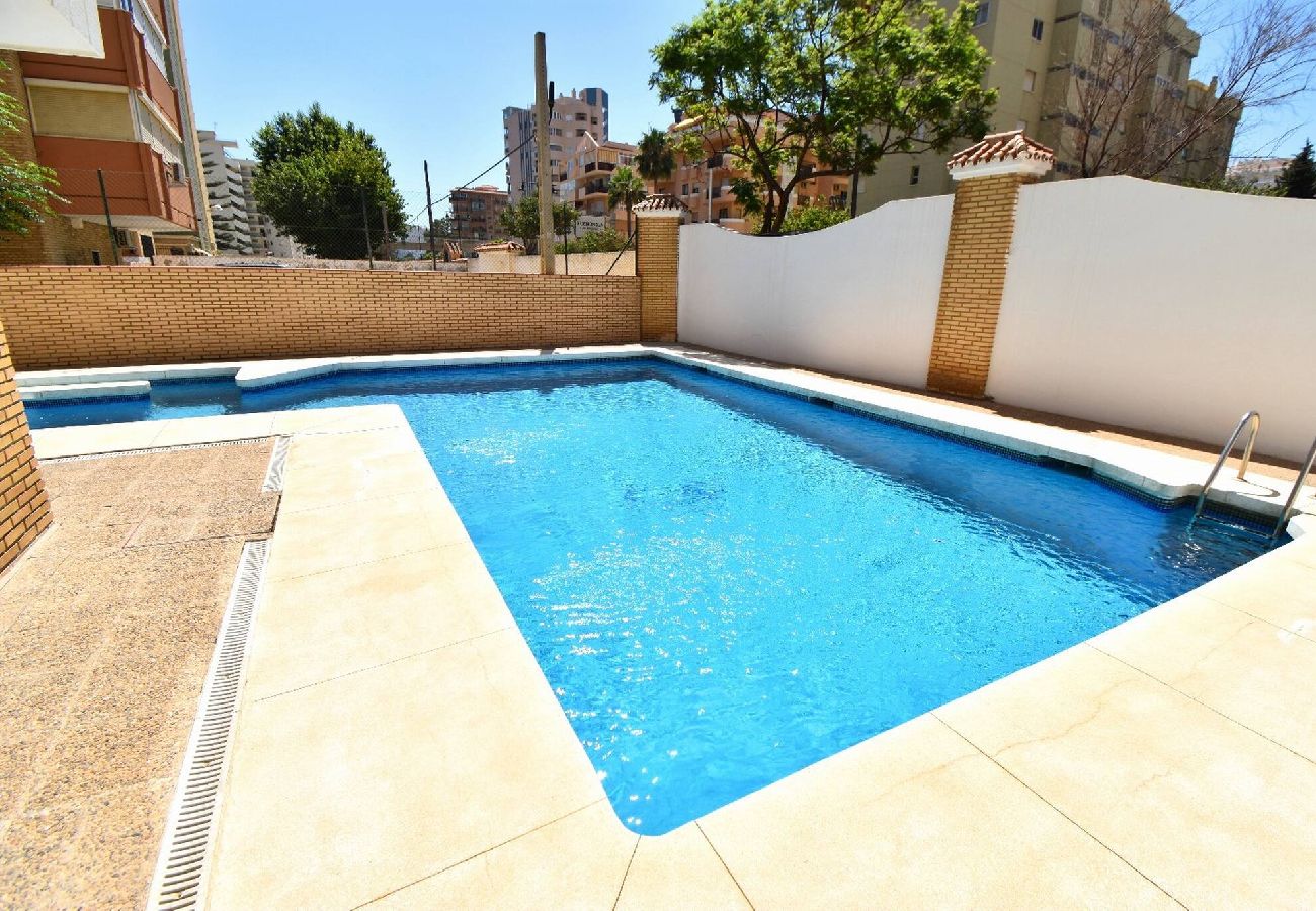 Apartamento en Fuengirola - Primera linea de Playa con parking privado!