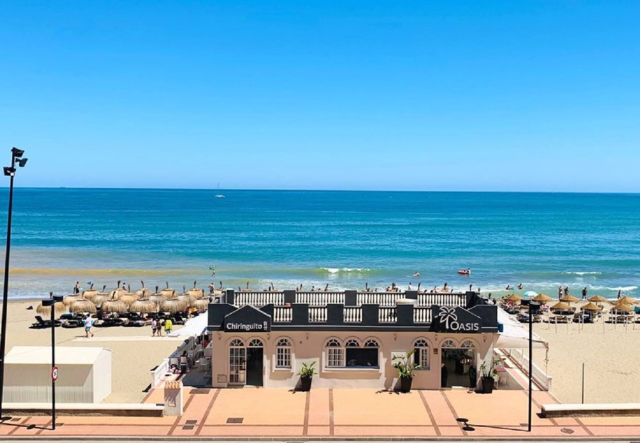 Apartamento en Fuengirola - Primera linea de Playa con parking privado!