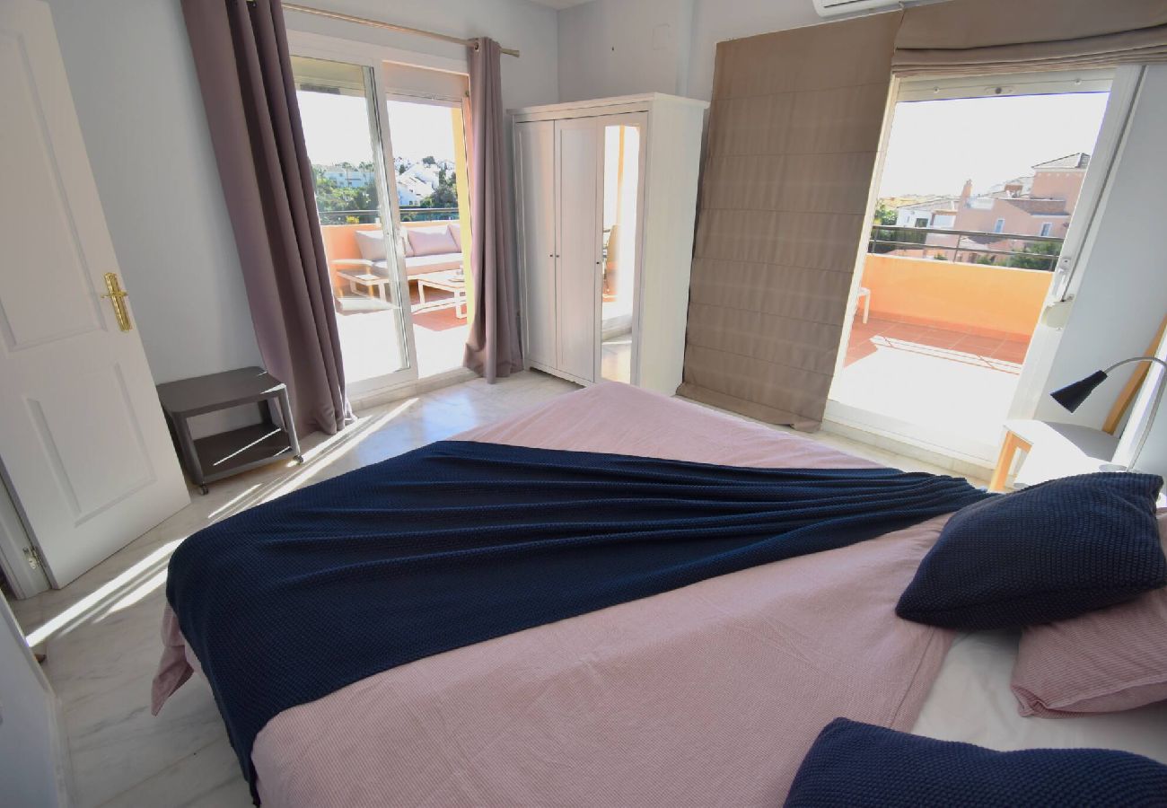 Apartamento en Mijas Costa - Atico con dos plantas y vistas primera linea del Golf