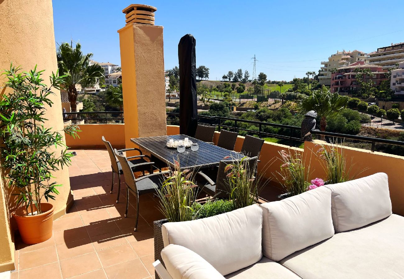 Apartamento en Mijas Costa - Atico con dos plantas y vistas primera linea del Golf