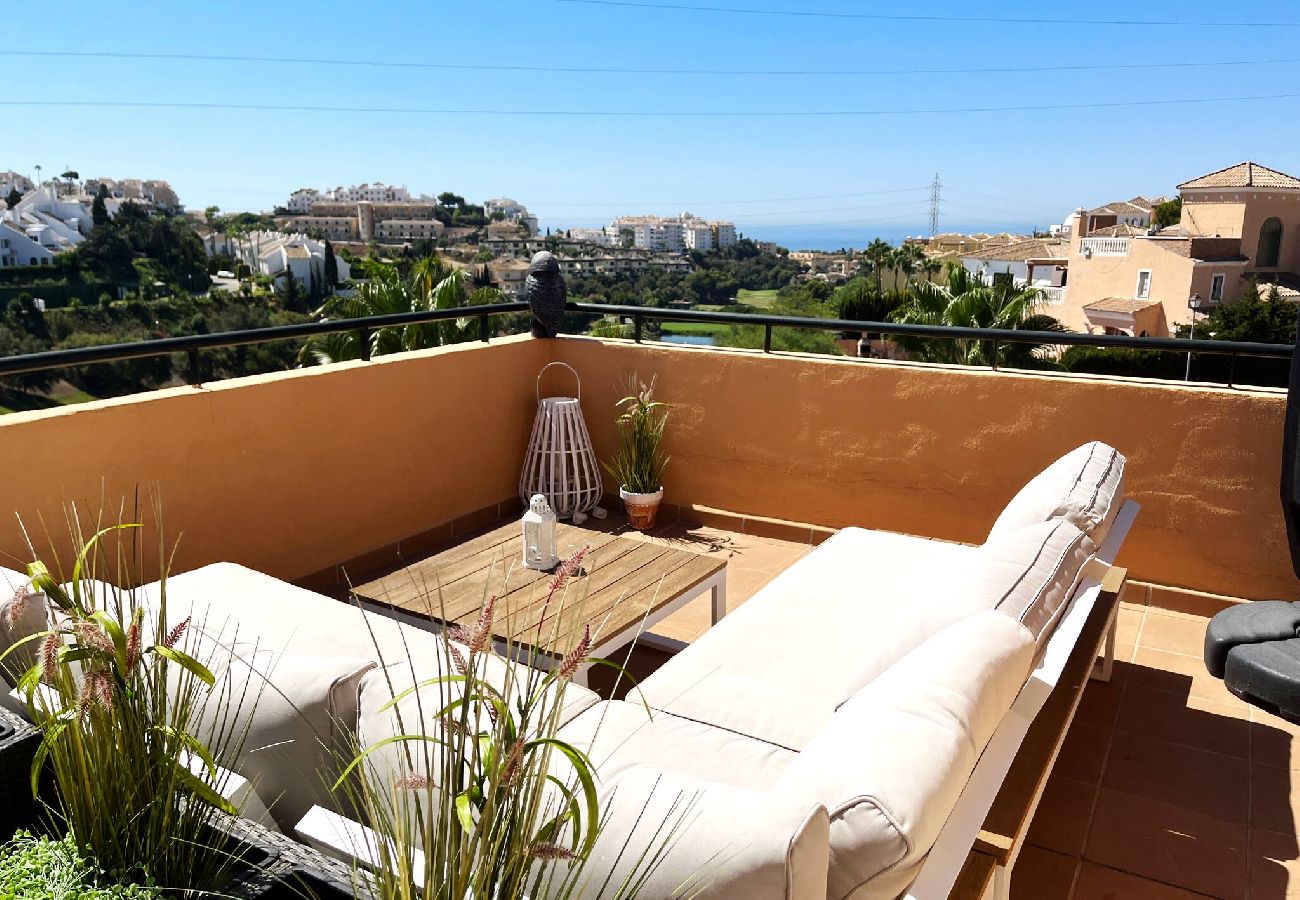 Apartamento en Mijas Costa - Atico con dos plantas y vistas primera linea del Golf