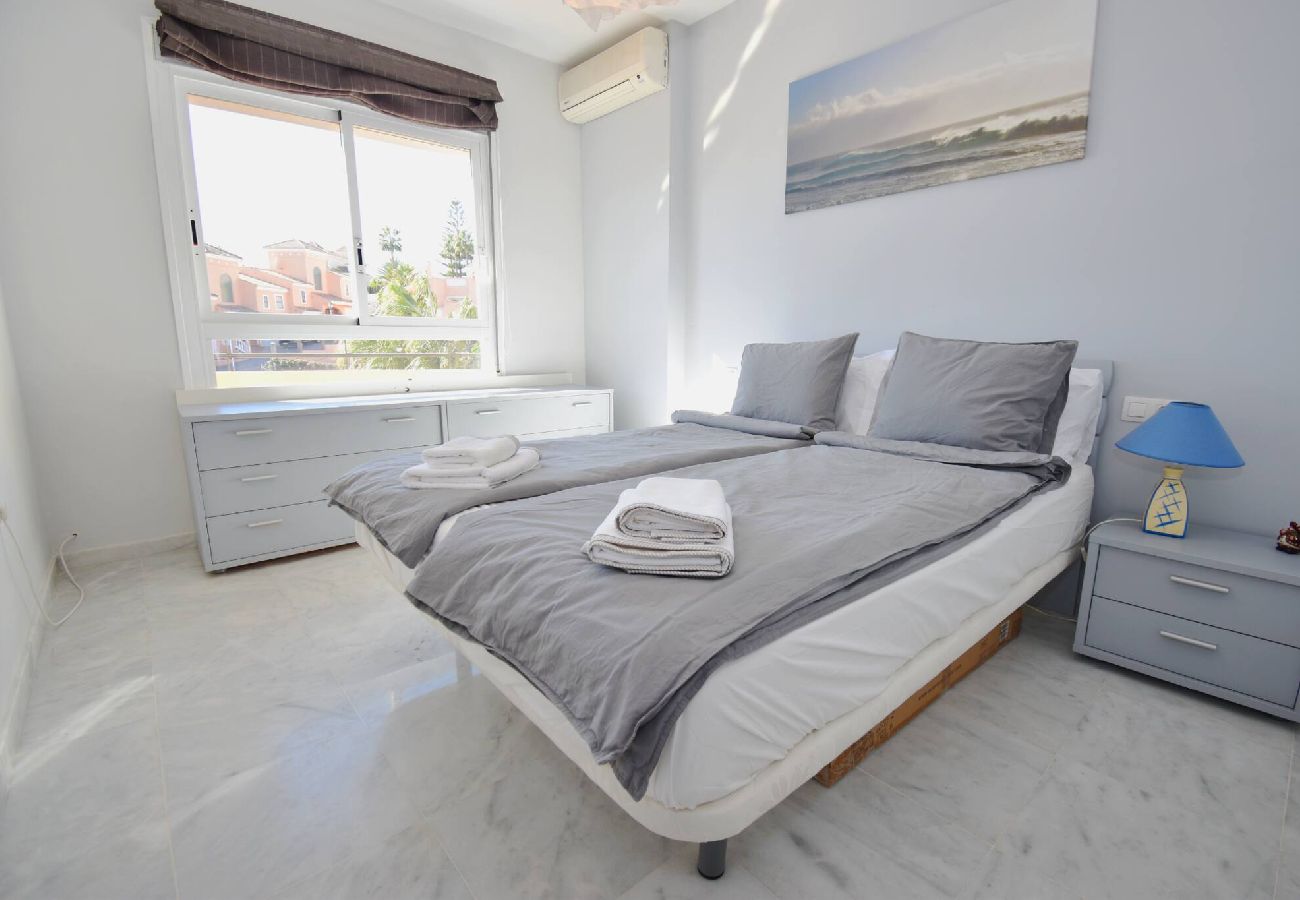 Apartamento en Mijas Costa - Atico con dos plantas y vistas primera linea del Golf