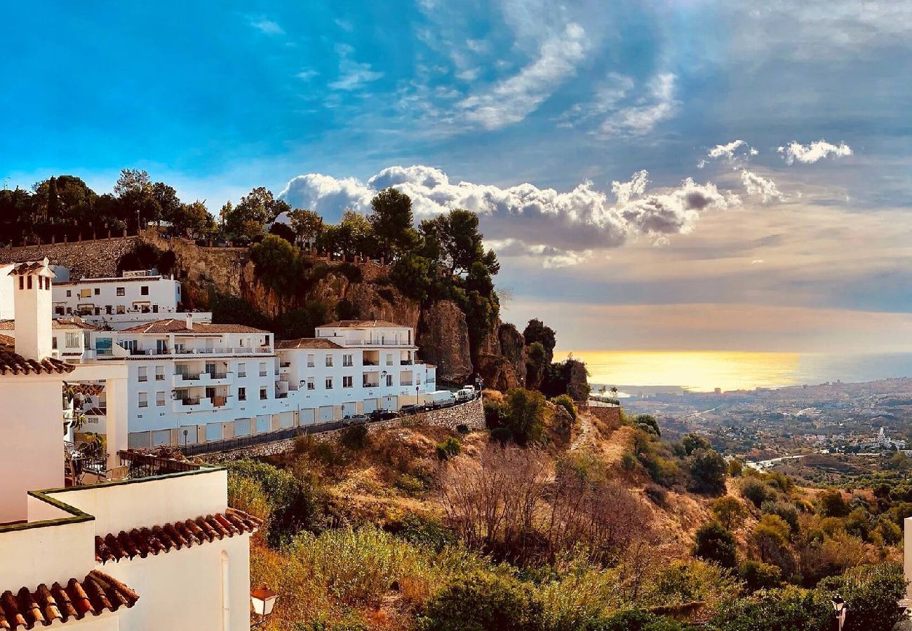 Apartamento en Mijas Costa - Atico con dos plantas y vistas primera linea del Golf