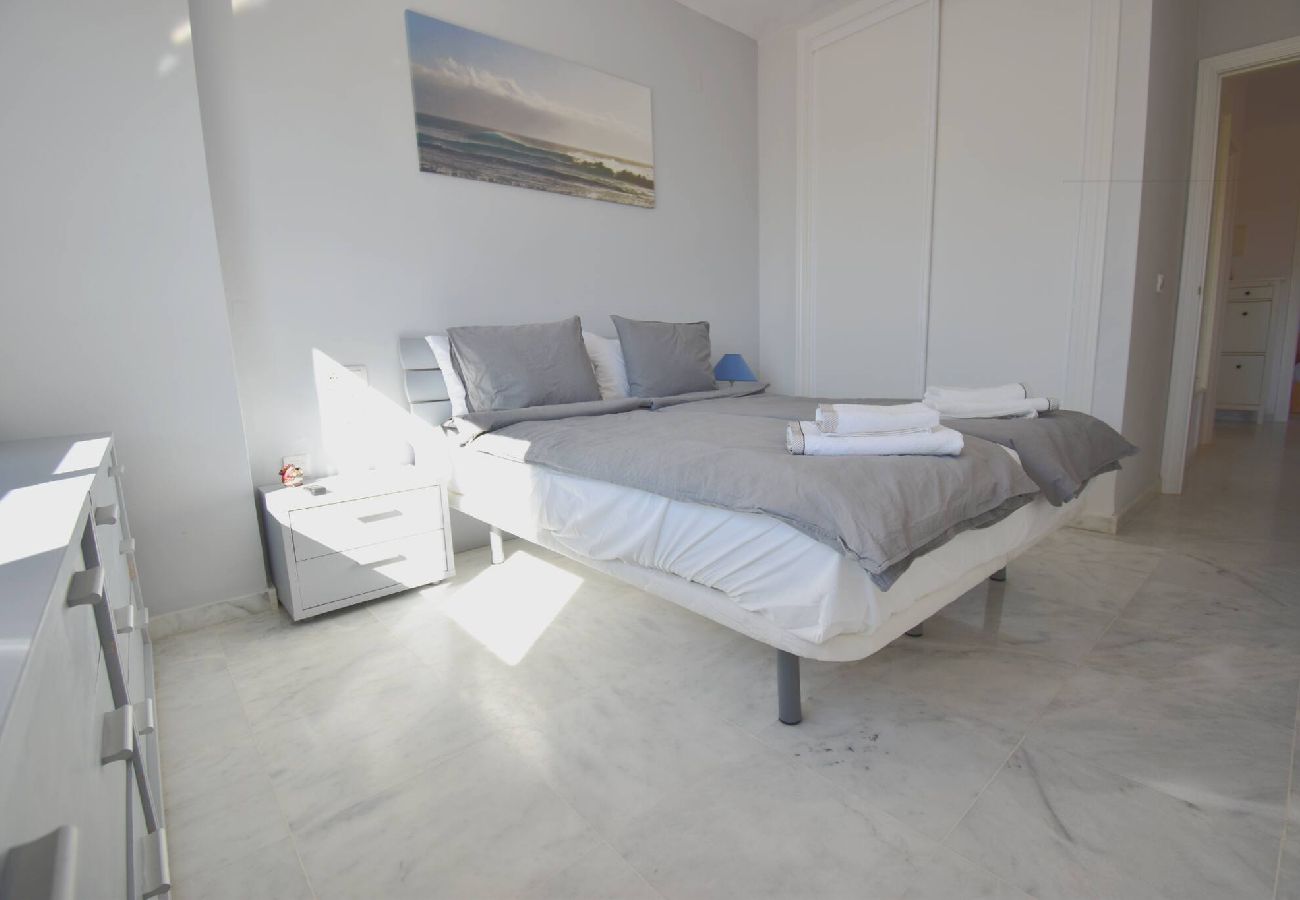 Apartamento en Mijas Costa - Atico con dos plantas y vistas primera linea del Golf