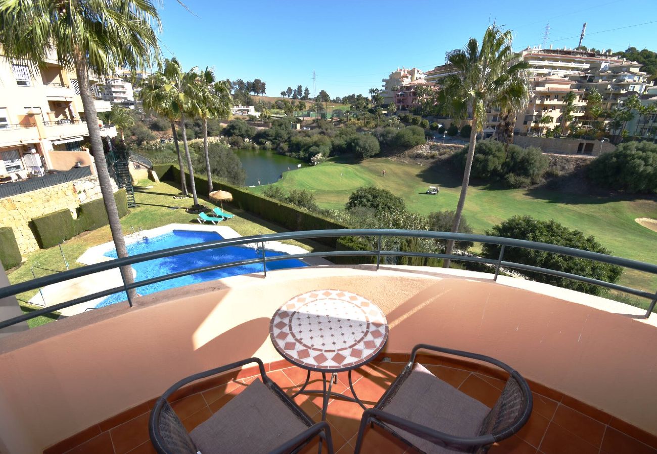 Apartamento en Mijas Costa - Atico con dos plantas y vistas primera linea del Golf