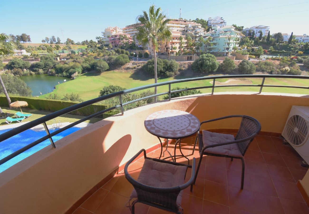 Apartamento en Mijas Costa - Atico con dos plantas y vistas primera linea del Golf