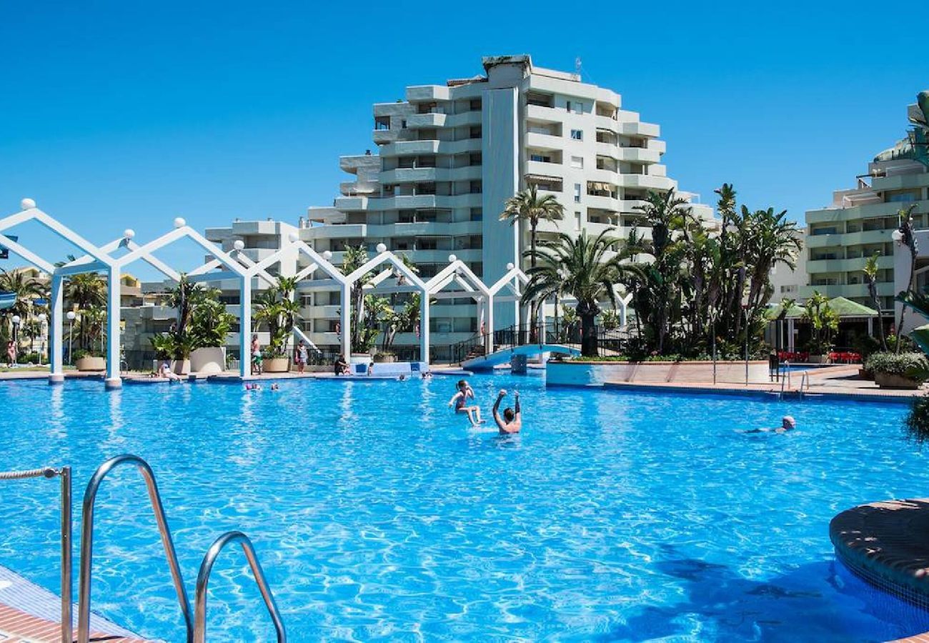 Apartamento en Benalmádena - Piso moderno en Benal Beach con vistas del mar