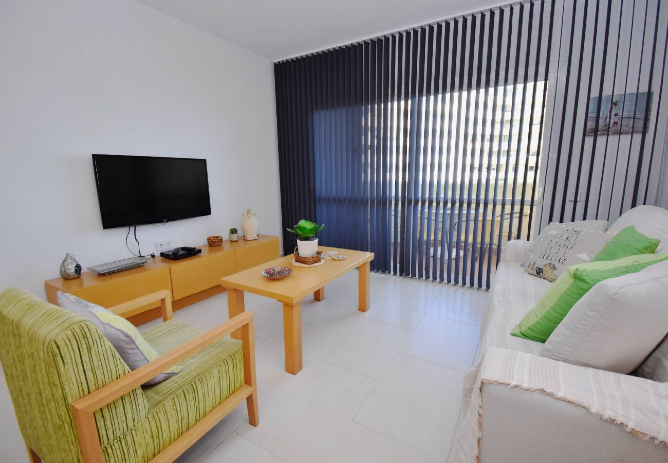 Apartamento en Benalmádena - Piso moderno en Benal Beach con vistas del mar