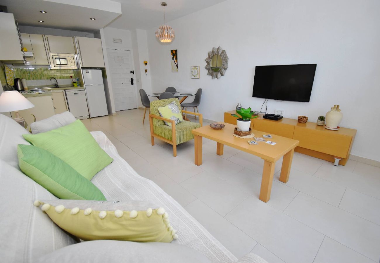 Apartamento en Benalmádena - Piso moderno en Benal Beach con vistas del mar