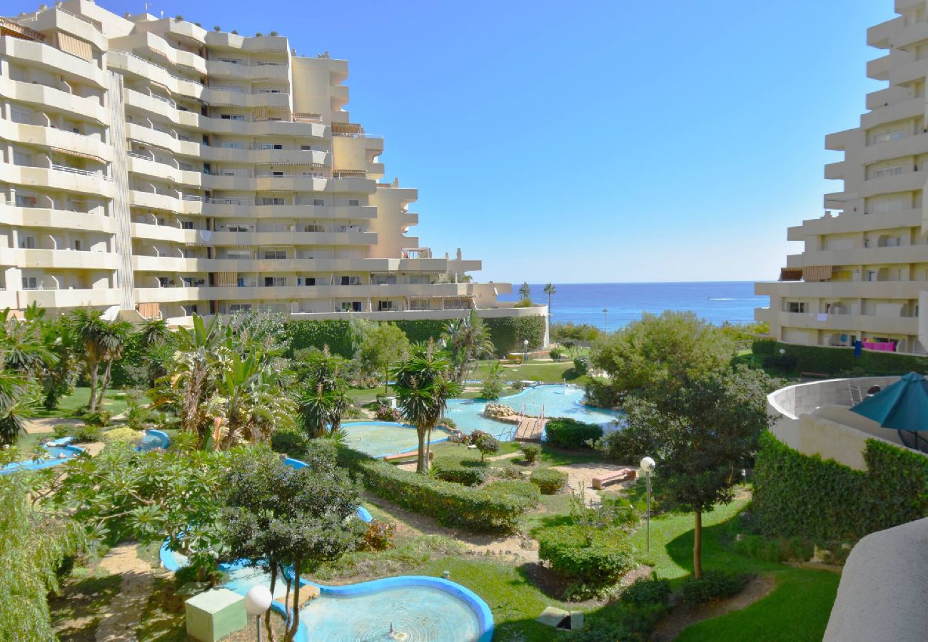 Apartamento en Benalmádena - Piso moderno en Benal Beach con vistas del mar