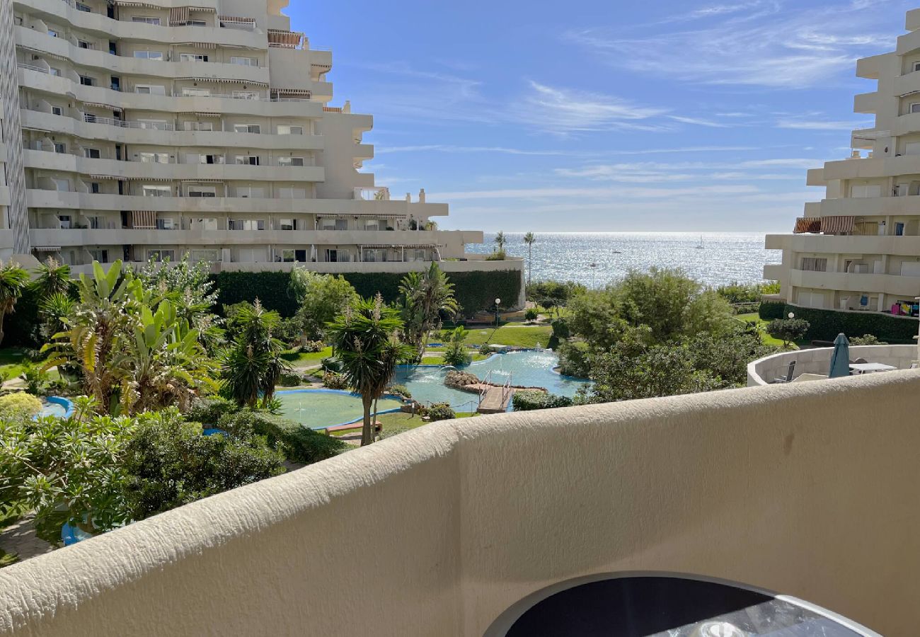 Apartamento en Benalmádena - Piso moderno en Benal Beach con vistas del mar