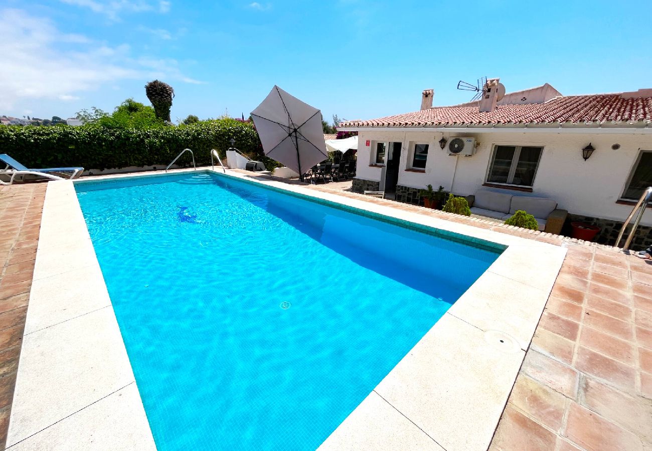 Villa en Fuengirola - Villa con piscina privado cerca de la playa de Fuengirola