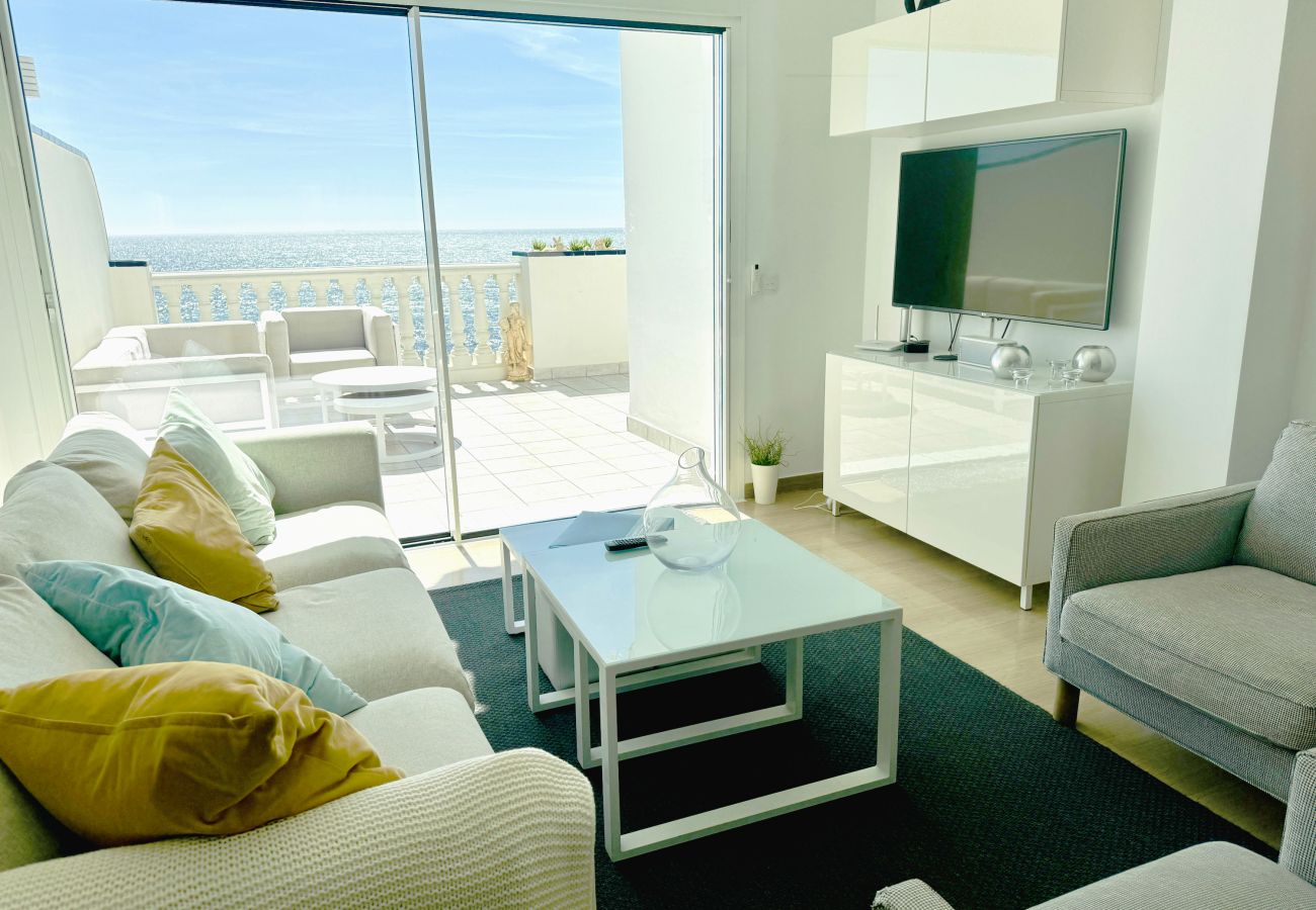 Apartamento en Mijas Costa - Primera linea a la playa y Mediterraneo