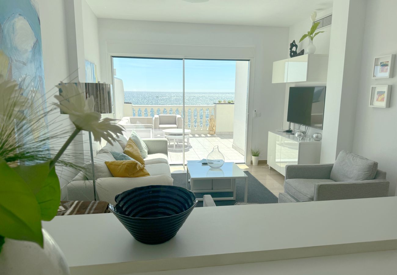 Apartamento en Mijas Costa - Primera linea a la playa y Mediterraneo