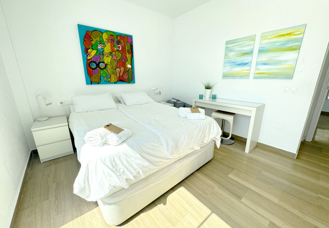 Apartamento en Mijas Costa - Primera linea a la playa y Mediterraneo