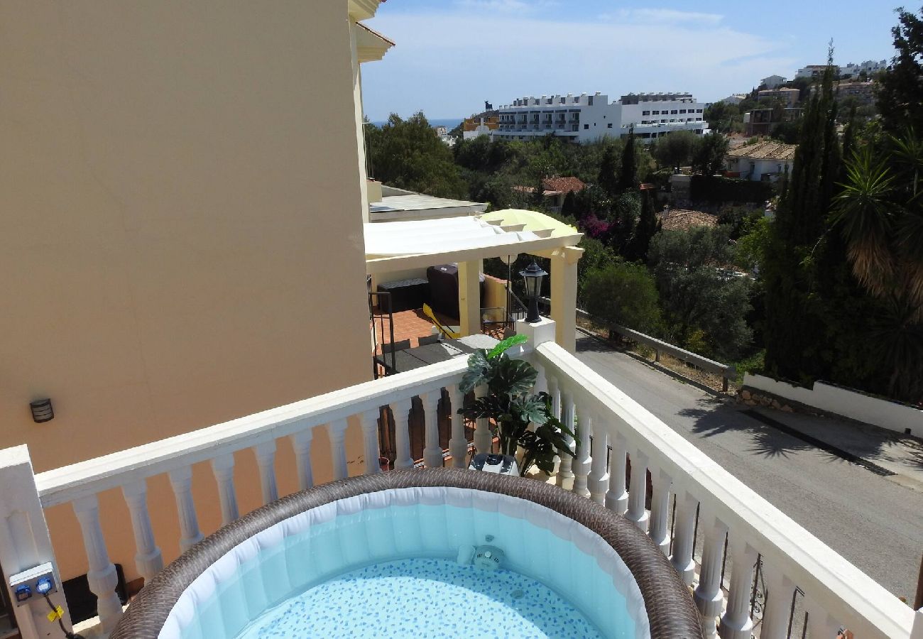 Casa adosada en Fuengirola - Casa de 3 dormitorios con jacuzzi cerca de todo!