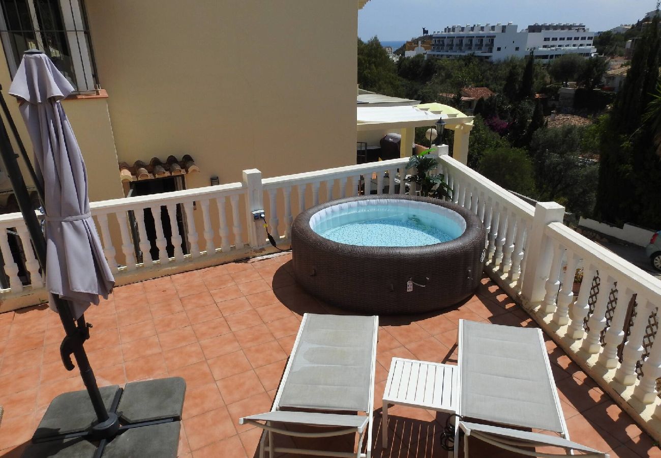 Casa adosada en Fuengirola - Casa de 3 dormitorios con jacuzzi cerca de todo!