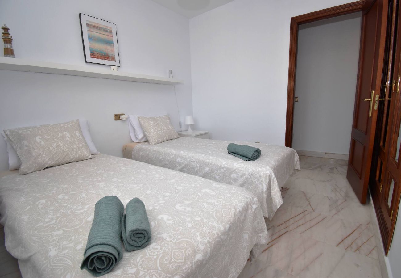 Casa adosada en Fuengirola - Casa de 3 dormitorios con jacuzzi cerca de todo!