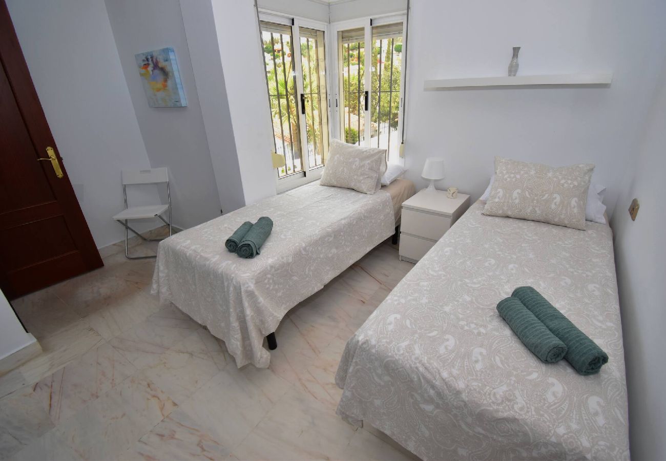 Casa adosada en Fuengirola - Casa de 3 dormitorios con jacuzzi cerca de todo!