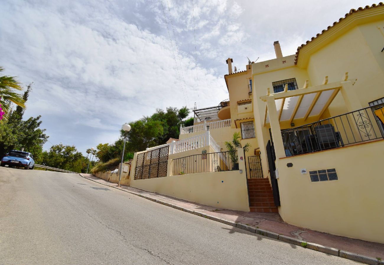 Casa adosada en Fuengirola - Casa de 3 dormitorios con jacuzzi cerca de todo!