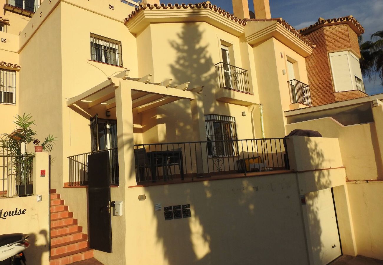 Casa adosada en Fuengirola - Casa de 3 dormitorios con jacuzzi cerca de todo!