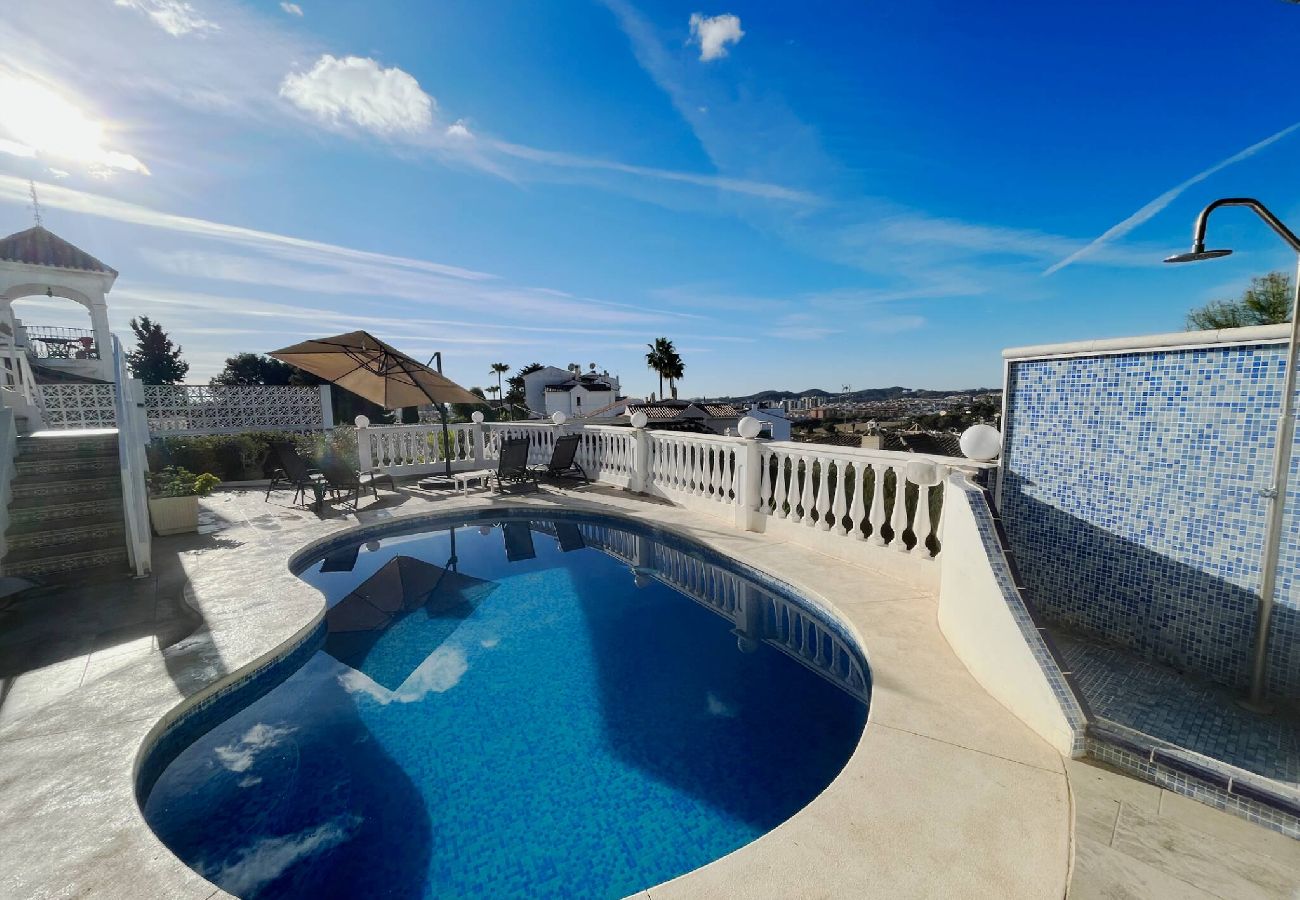 Villa en Mijas Costa - Villa privada con piscina climatizada cerca de Fuengirola