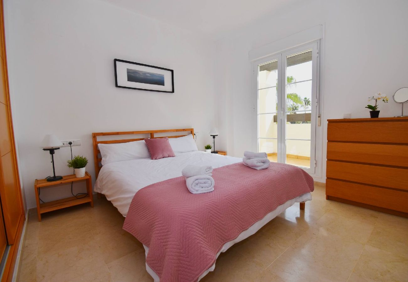 Apartamento en Benalmádena - Piso tranquilo con piscina y parking privado