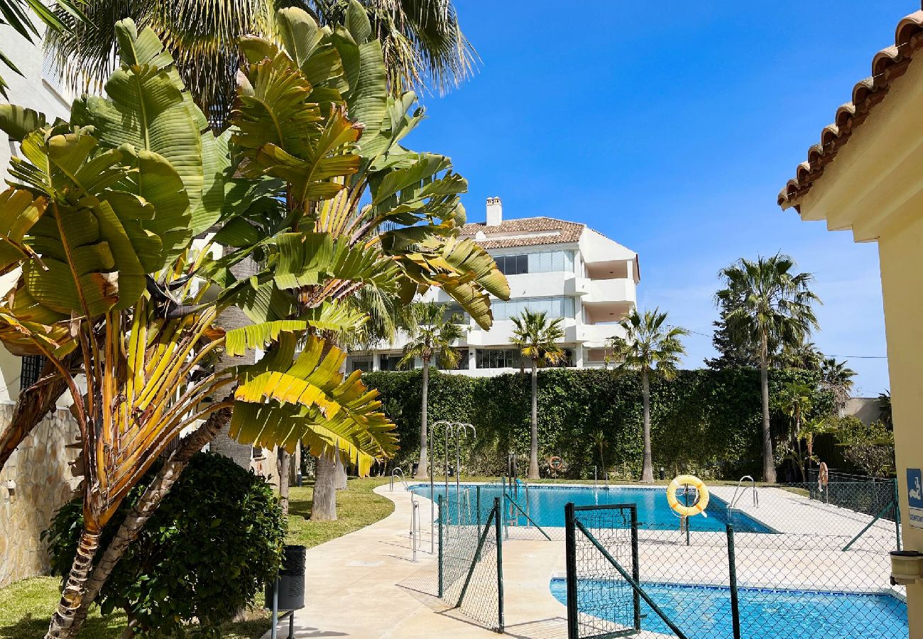 Apartamento en Benalmádena - Piso tranquilo con piscina y parking privado