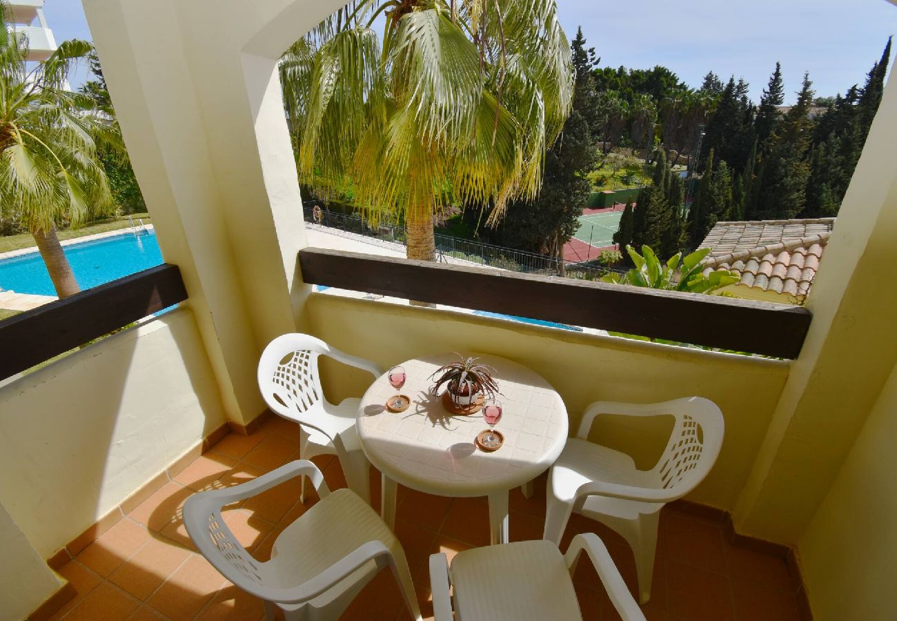 Apartamento en Benalmádena - Piso tranquilo con piscina y parking privado