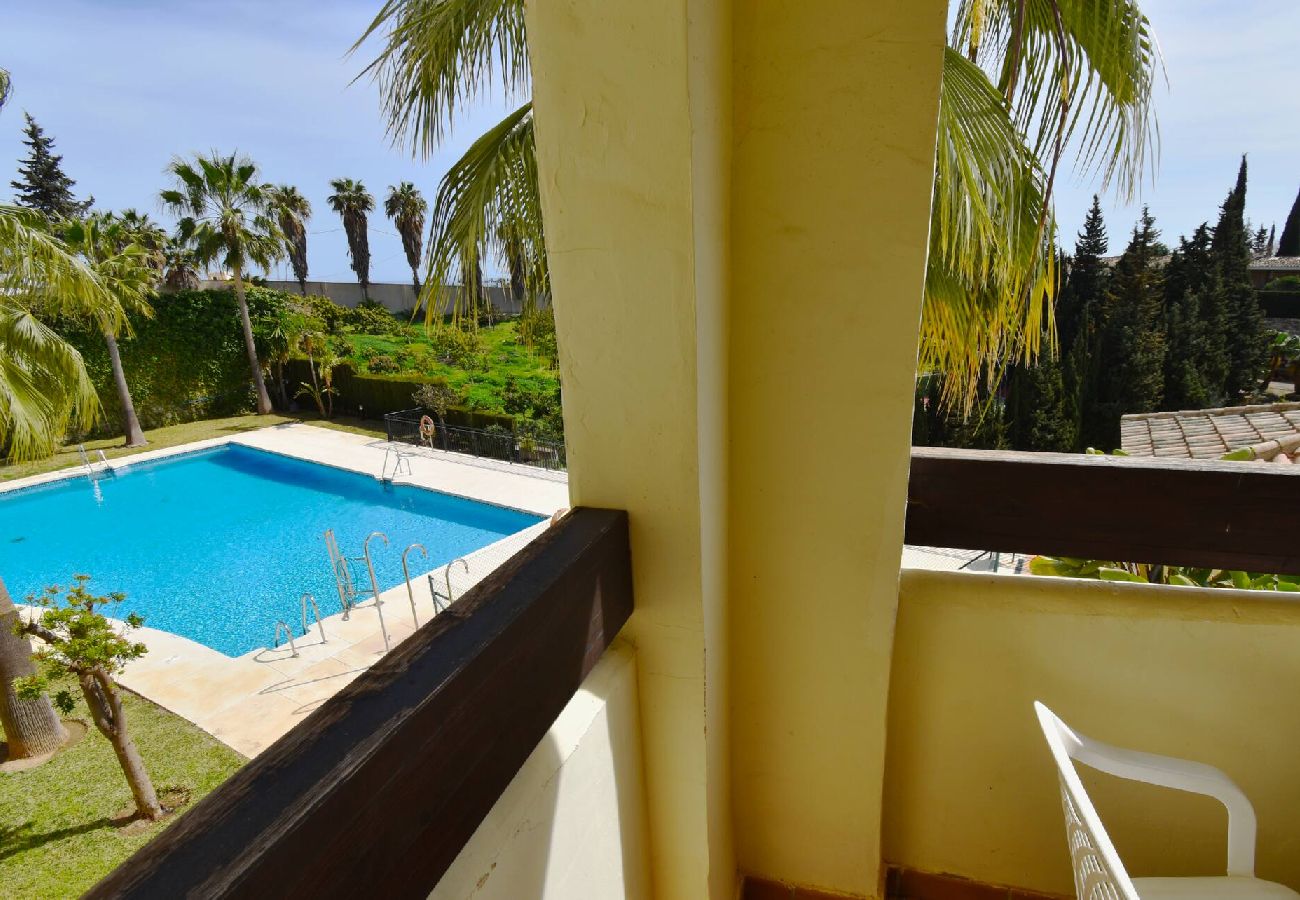 Apartamento en Benalmádena - Piso tranquilo con piscina y parking privado