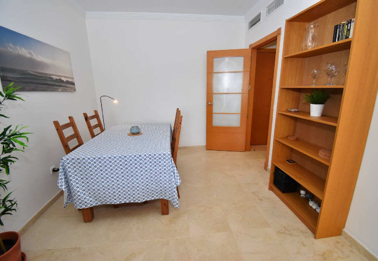 Apartamento en Benalmádena - Piso tranquilo con piscina y parking privado