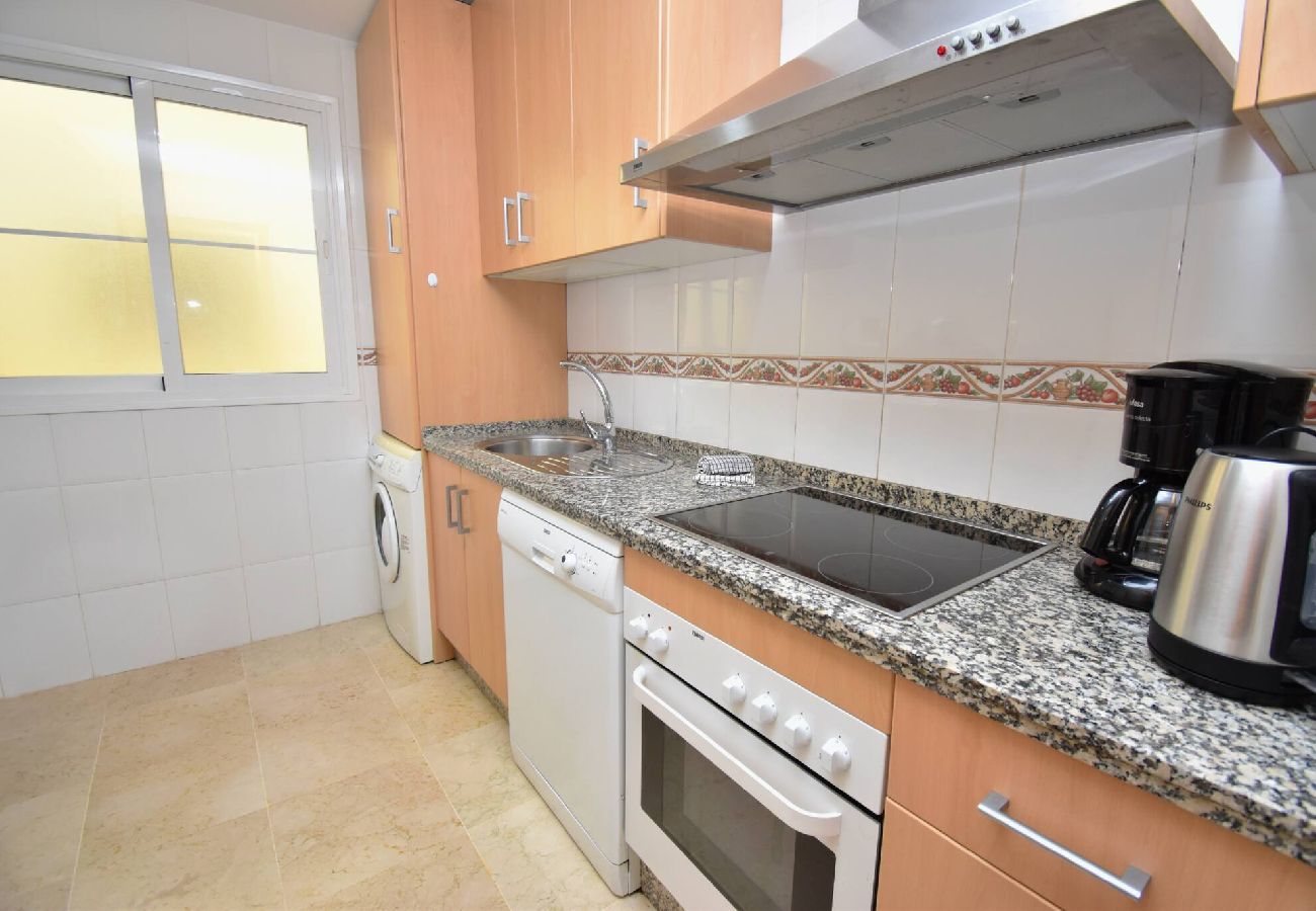 Apartamento en Benalmádena - Piso tranquilo con piscina y parking privado