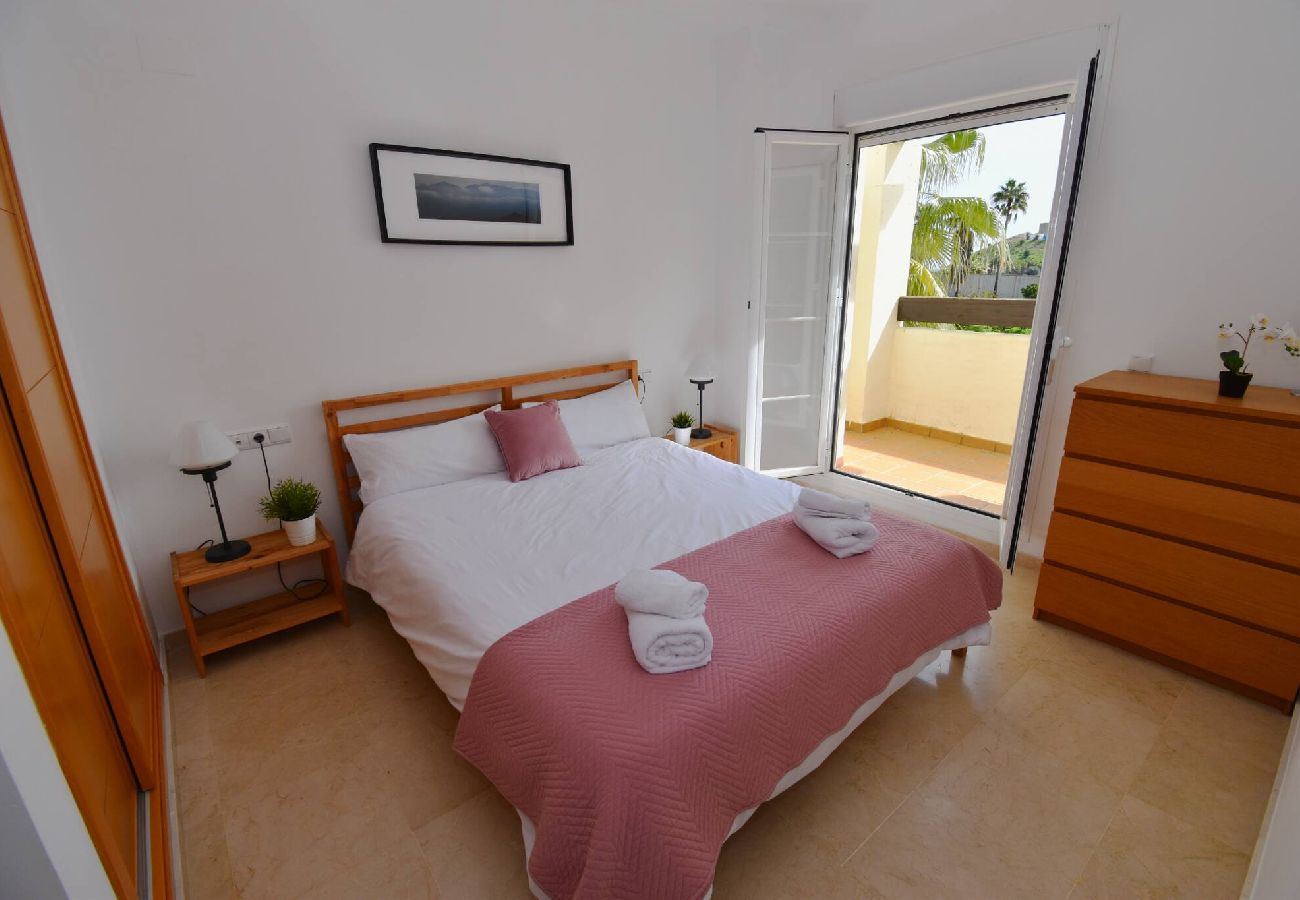 Apartamento en Benalmádena - Piso tranquilo con piscina y parking privado