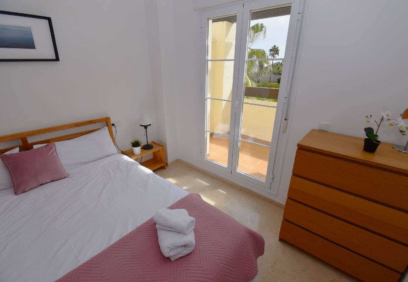 Apartamento en Benalmádena - Piso tranquilo con piscina y parking privado