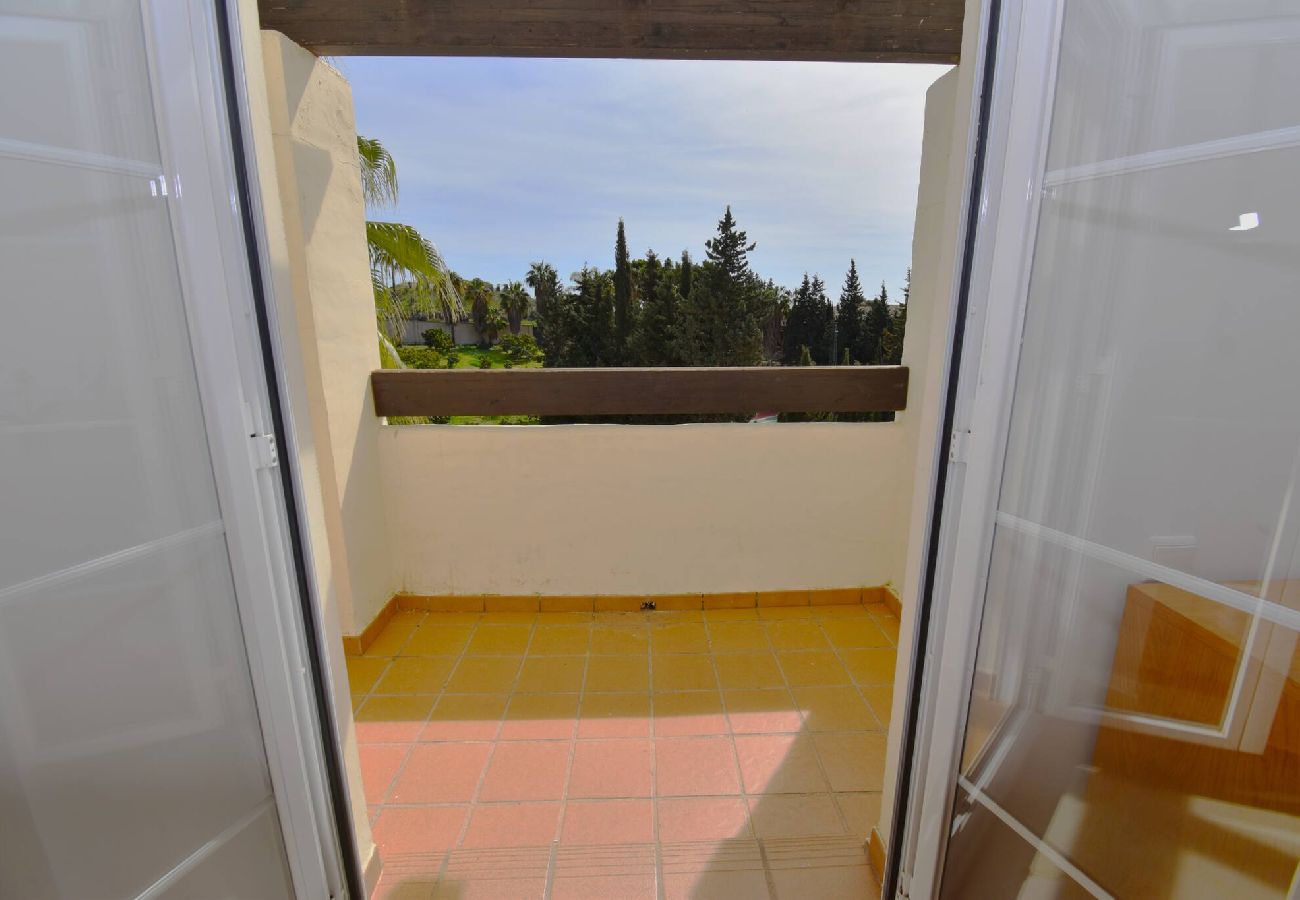 Apartamento en Benalmádena - Piso tranquilo con piscina y parking privado