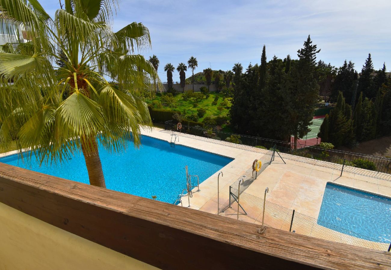 Apartamento en Benalmádena - Piso tranquilo con piscina y parking privado