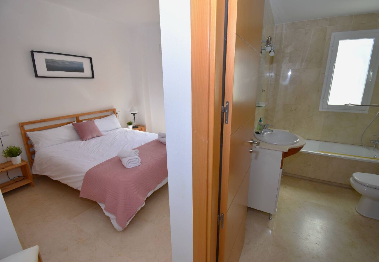 Apartamento en Benalmádena - Piso tranquilo con piscina y parking privado