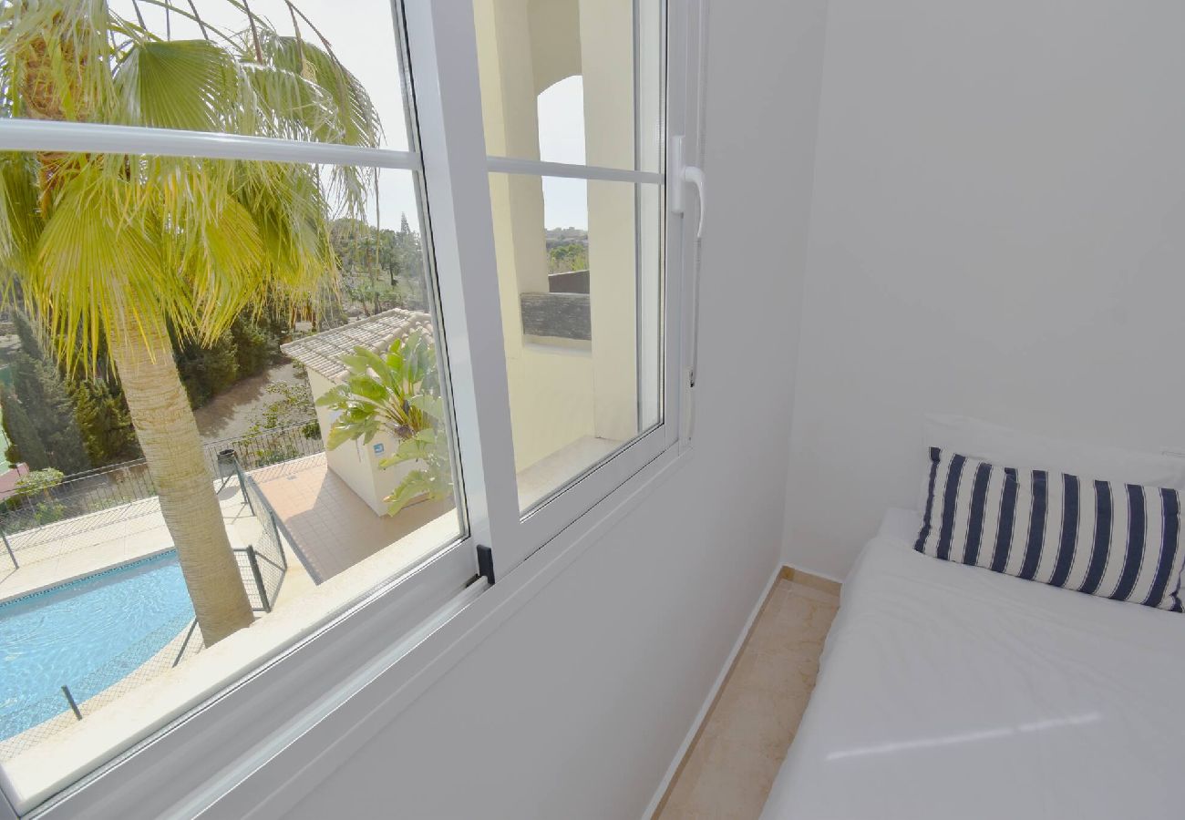 Apartamento en Benalmádena - Piso tranquilo con piscina y parking privado