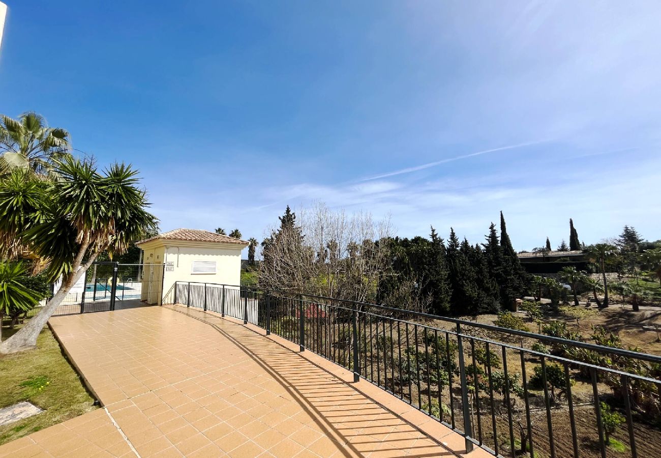 Apartamento en Benalmádena - Piso tranquilo con piscina y parking privado