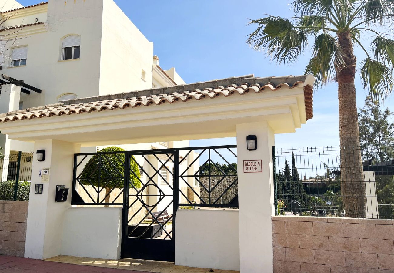 Apartamento en Benalmádena - Piso tranquilo con piscina y parking privado