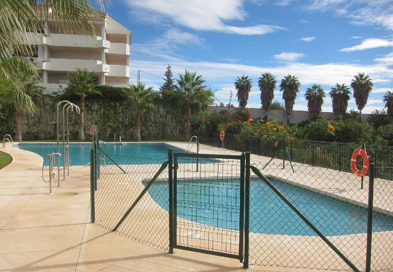 Apartamento en Benalmádena - Piso tranquilo con piscina y parking privado