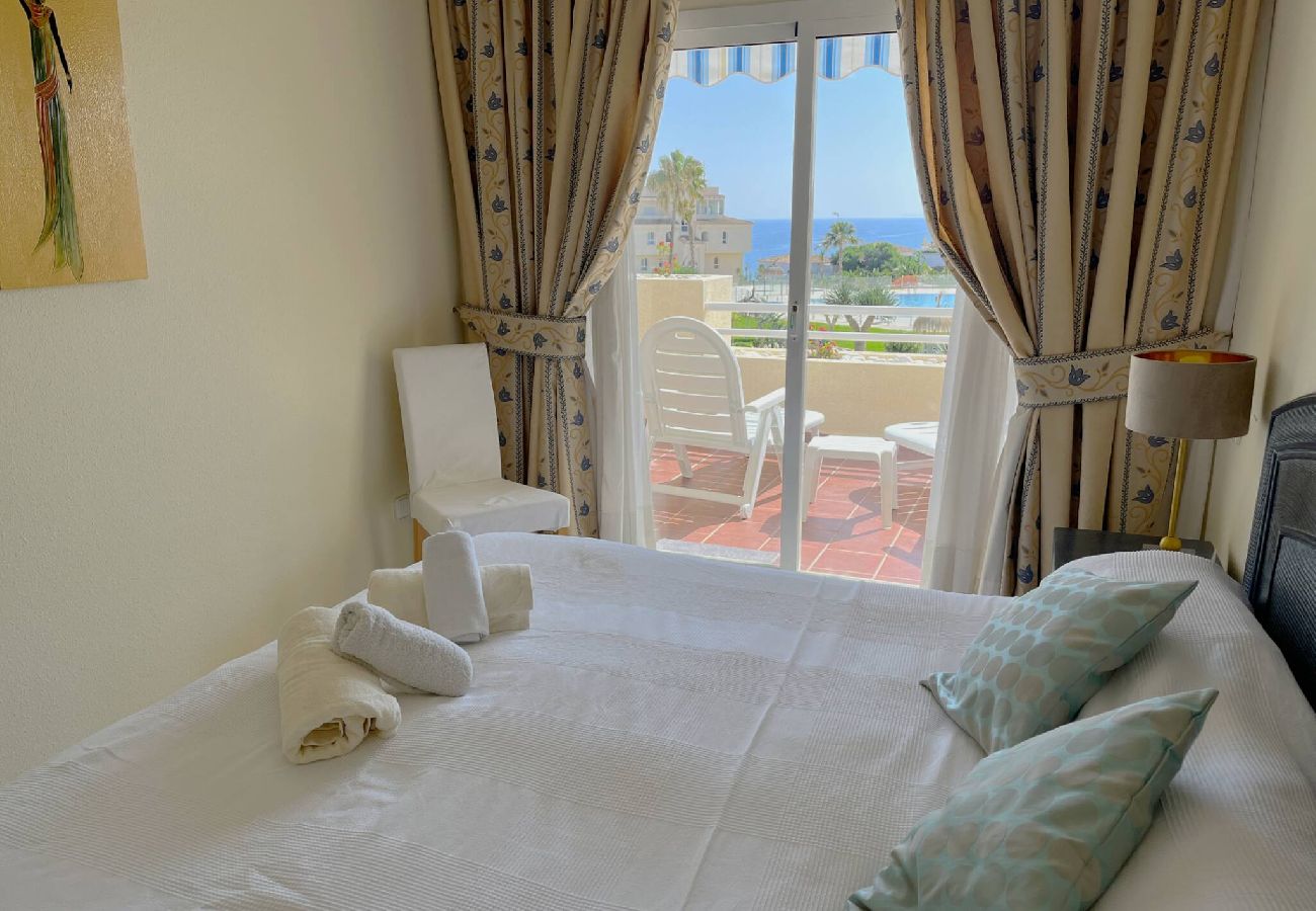 Apartamento en Mijas Costa - Apartamento precioso con vistas del mar y piscinas fantasticas!