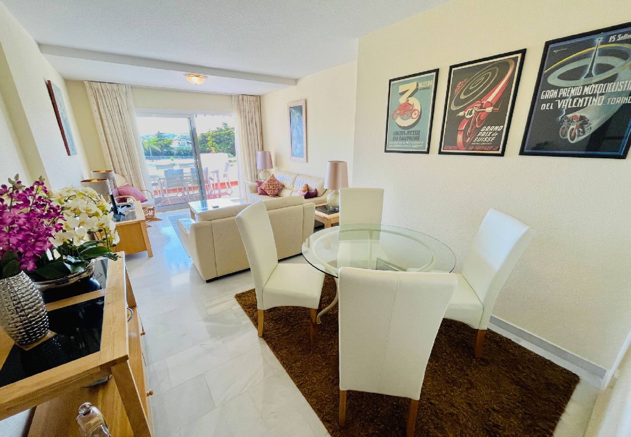 Apartamento en Mijas Costa - Apartamento precioso con vistas del mar y piscinas fantasticas!