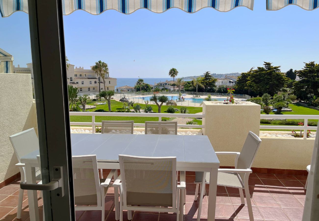 Apartamento en Mijas Costa - Apartamento precioso con vistas del mar y piscinas fantasticas!